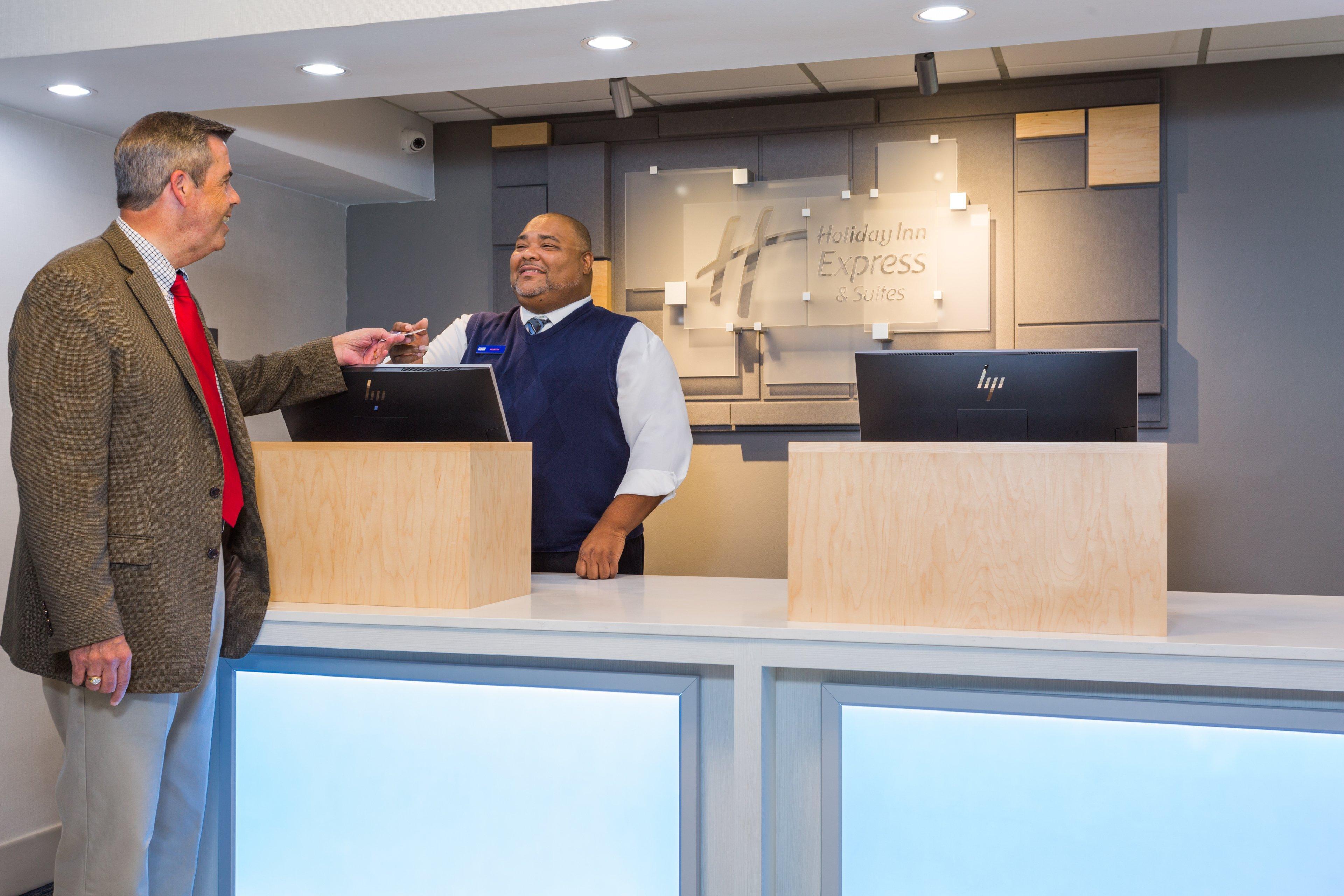 Holiday Inn Express & Suites Wilmington-University Center By Ihg Exterior foto